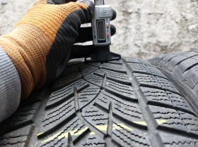 Гуми Зимни 235/55R18, снимка 4