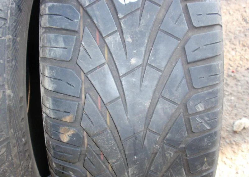 Гуми Всесезонни 235/60R18, снимка 4 - Гуми и джанти - 6103099