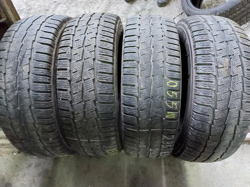 Гуми Зимни 235/65R16, снимка 1 - Гуми и джанти - 35813468