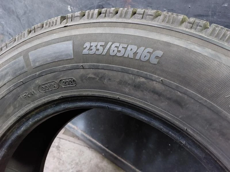 Гуми Зимни 235/65R16, снимка 6 - Гуми и джанти - 35813468