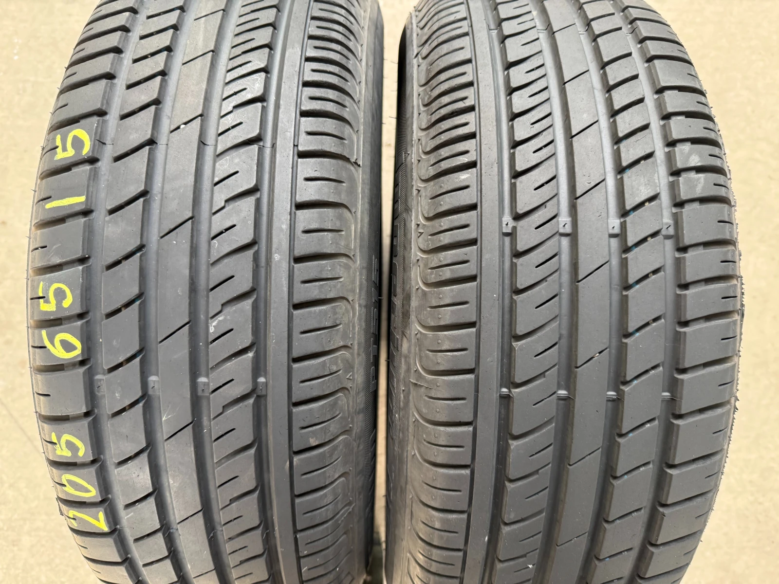 Гуми Летни 205/65R15, снимка 4 - Гуми и джанти - 53710404