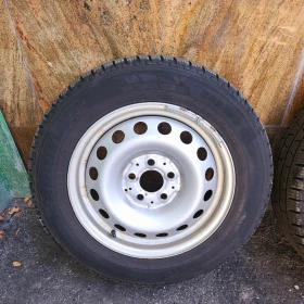 Гуми с джанти Pirelli 205/65R16, снимка 2 - Гуми и джанти - 48142078