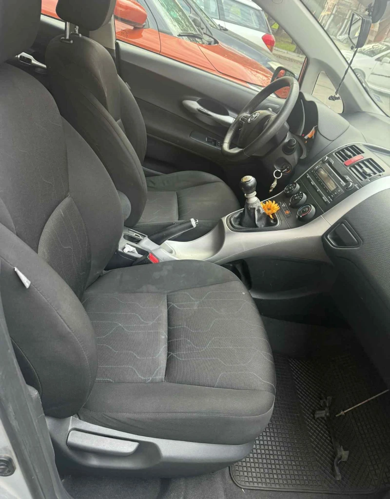 Toyota Auris, снимка 4 - Автомобили и джипове - 52949313