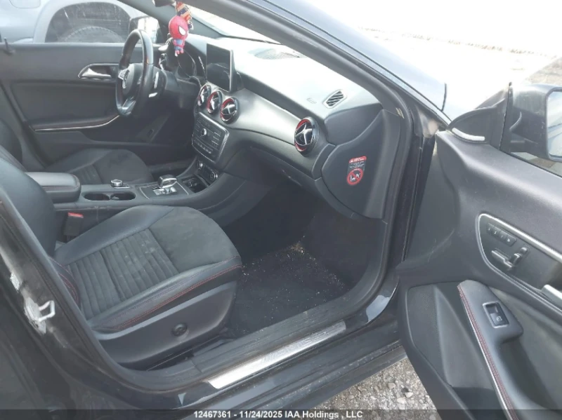 Mercedes-Benz CLA 45 AMG * Fully Loaded* Aвтокредит* , снимка 11 - Автомобили и джипове - 52996597