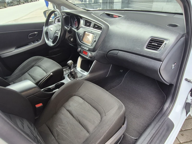 Kia Ceed 1.6 Face#Navi#, снимка 9 - Автомобили и джипове - 53527983