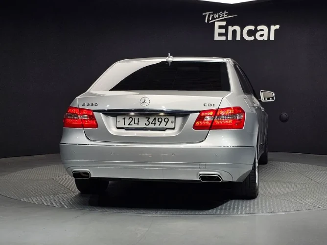 Mercedes-Benz E 220 Avantgarde - изображение 4