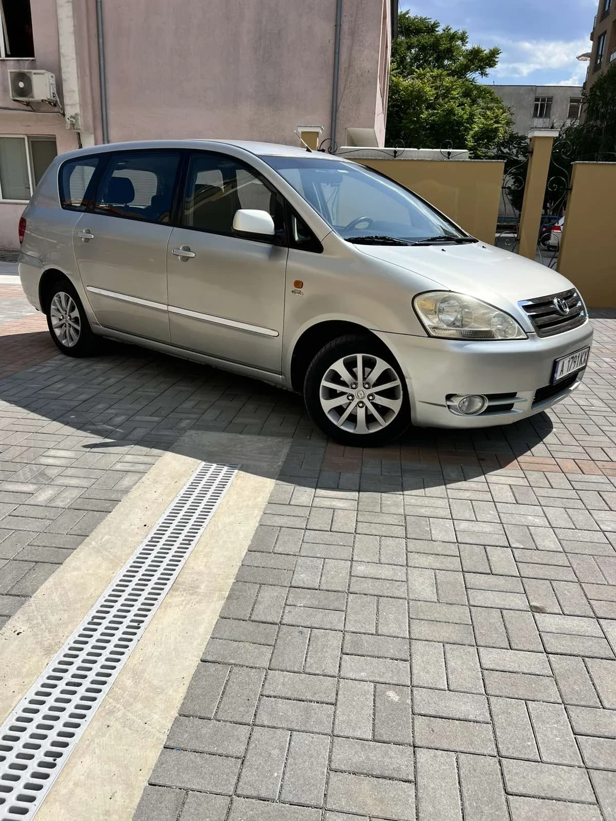 Toyota Avensis verso  - изображение 9