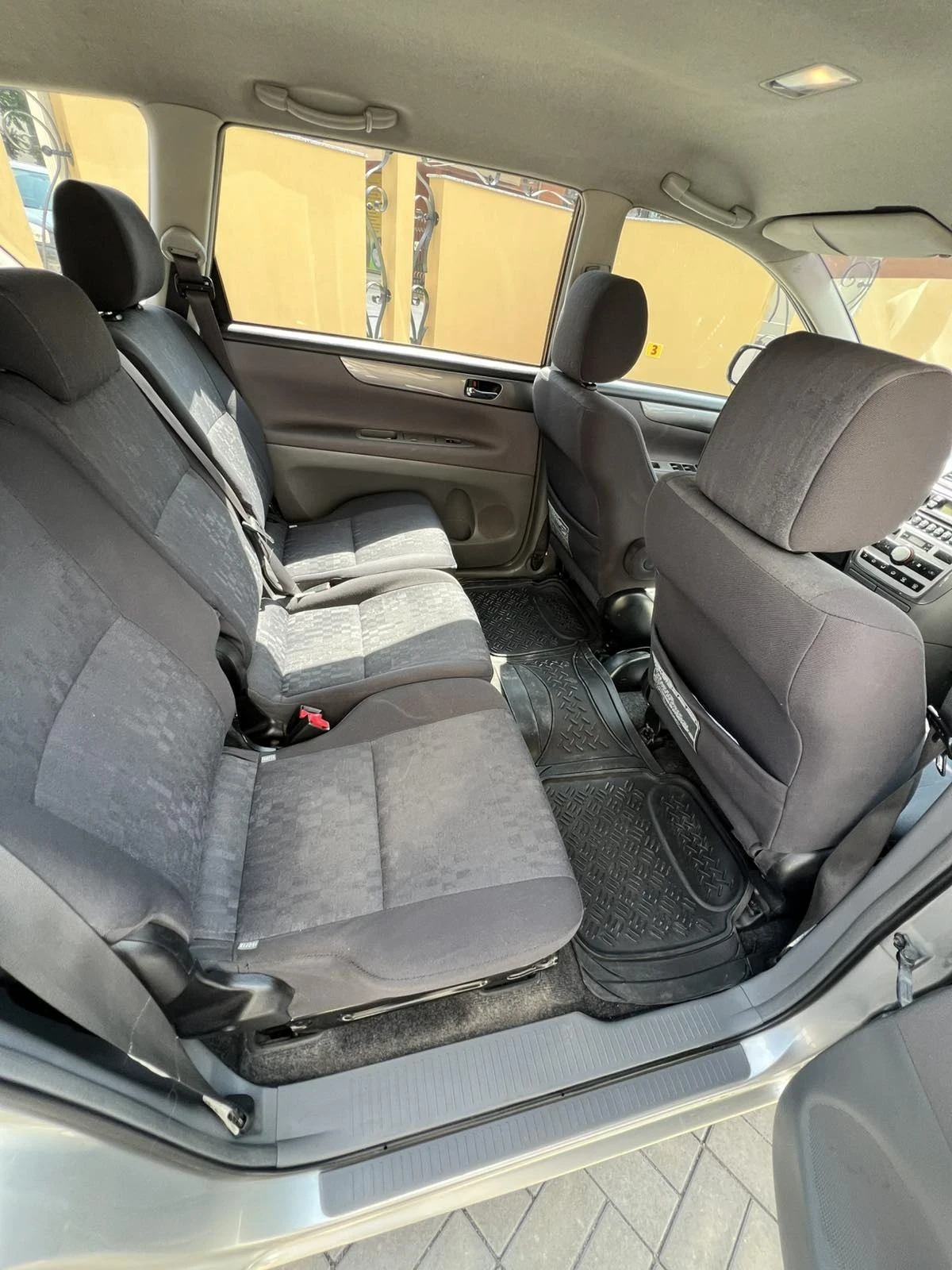 Toyota Avensis verso  - изображение 3