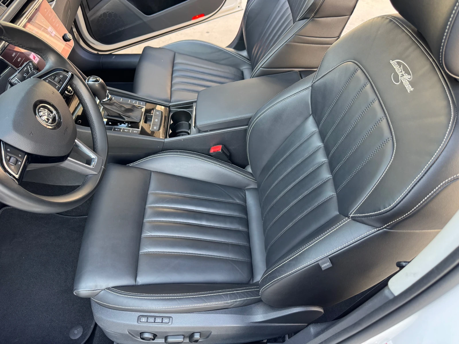 Skoda Superb Superb 2.0 TDI Laurin & Klement - изображение 9