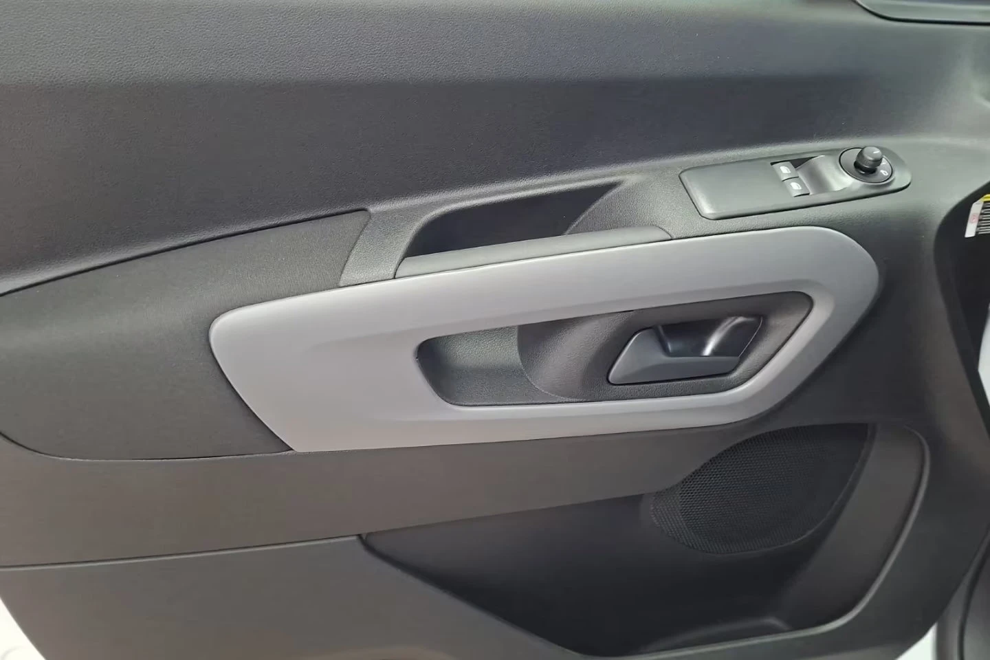 Toyota Proace City Verso 1.2/110HP/L1/FLOW/LED/277z, снимка 14 - Автомобили и джипове - 54113749