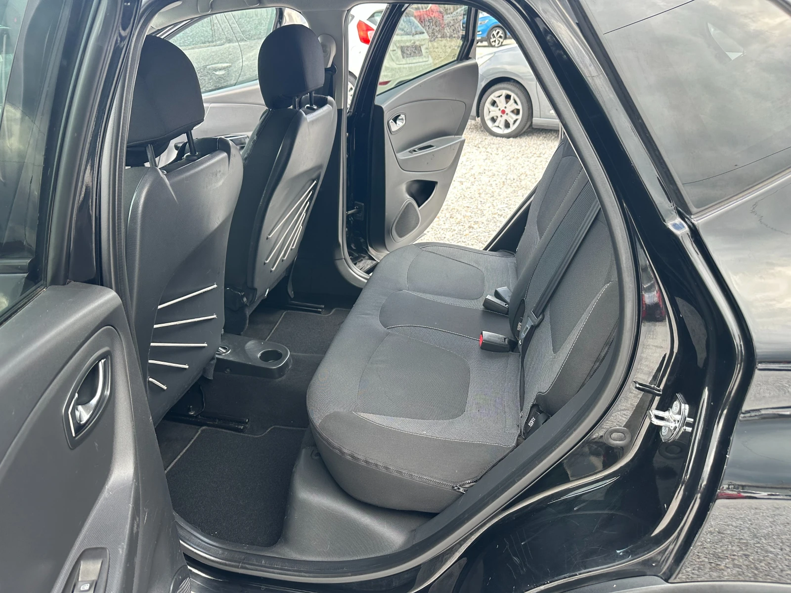 Renault Captur 1.5DCI* NAVI* KEYLESS* Камера* , снимка 11 - Автомобили и джипове - 54505654
