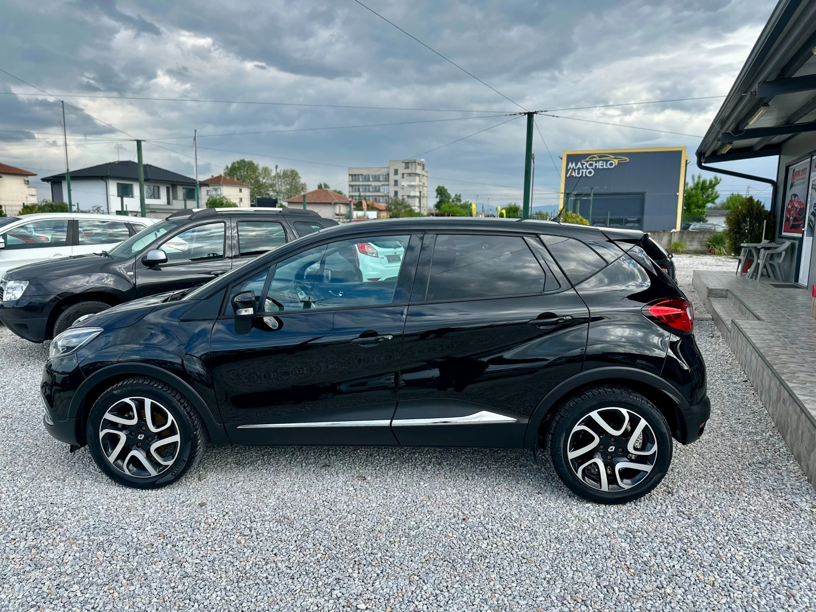 Renault Captur 1.5DCI* NAVI* KEYLESS* Камера* , снимка 3 - Автомобили и джипове - 54505654