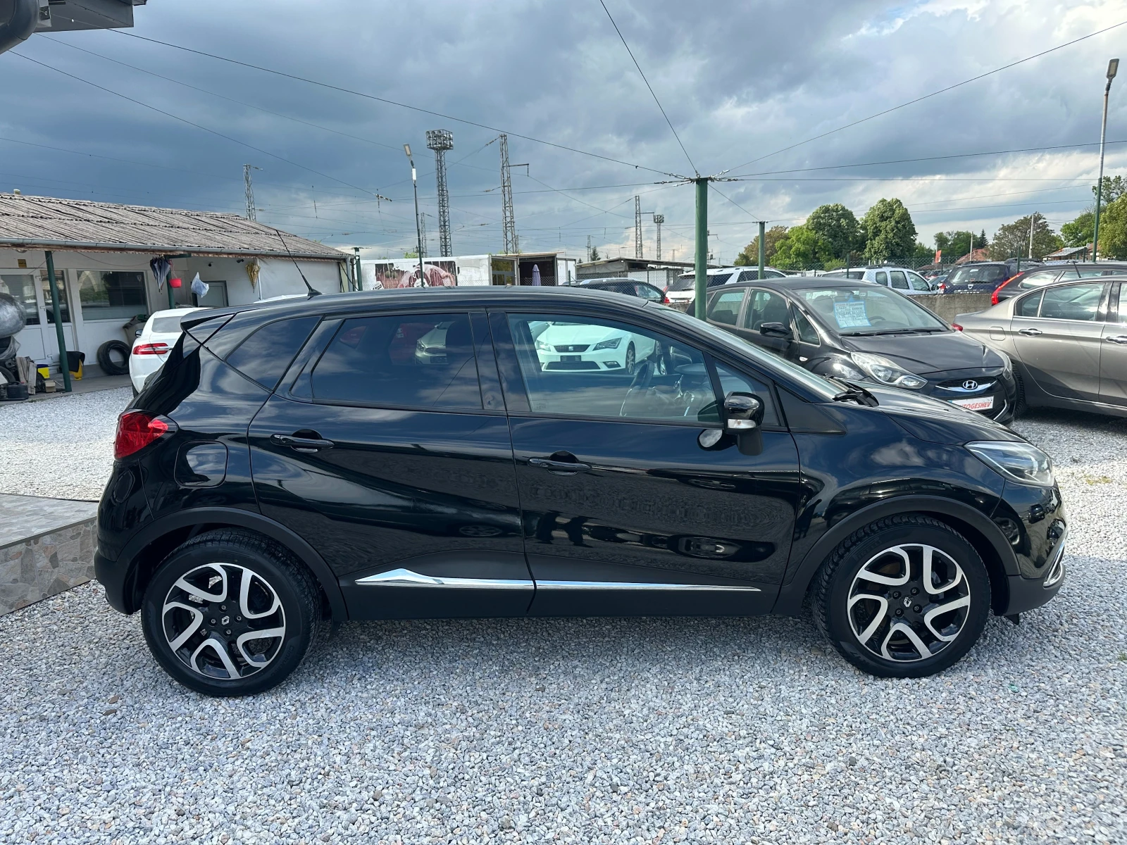Renault Captur 1.5DCI* NAVI* KEYLESS* Камера* , снимка 6 - Автомобили и джипове - 54505654