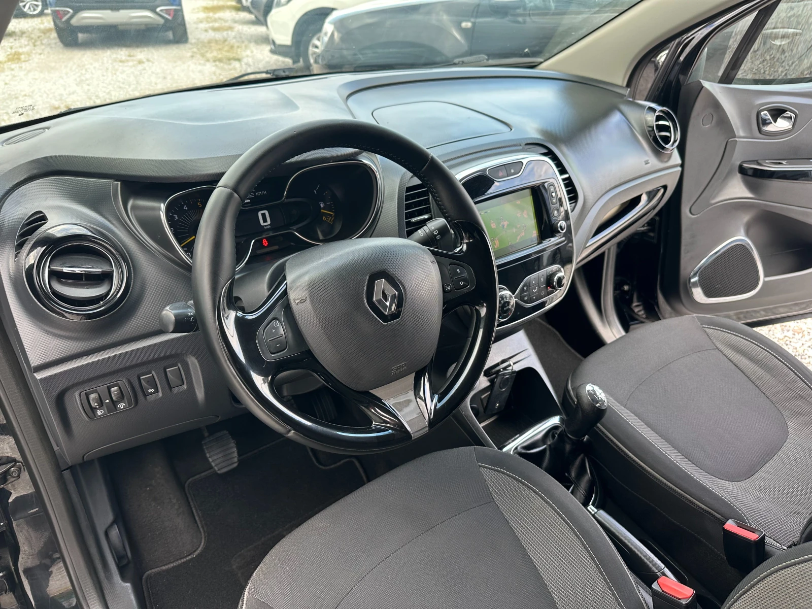Renault Captur 1.5DCI* NAVI* KEYLESS* Камера* , снимка 15 - Автомобили и джипове - 54505654