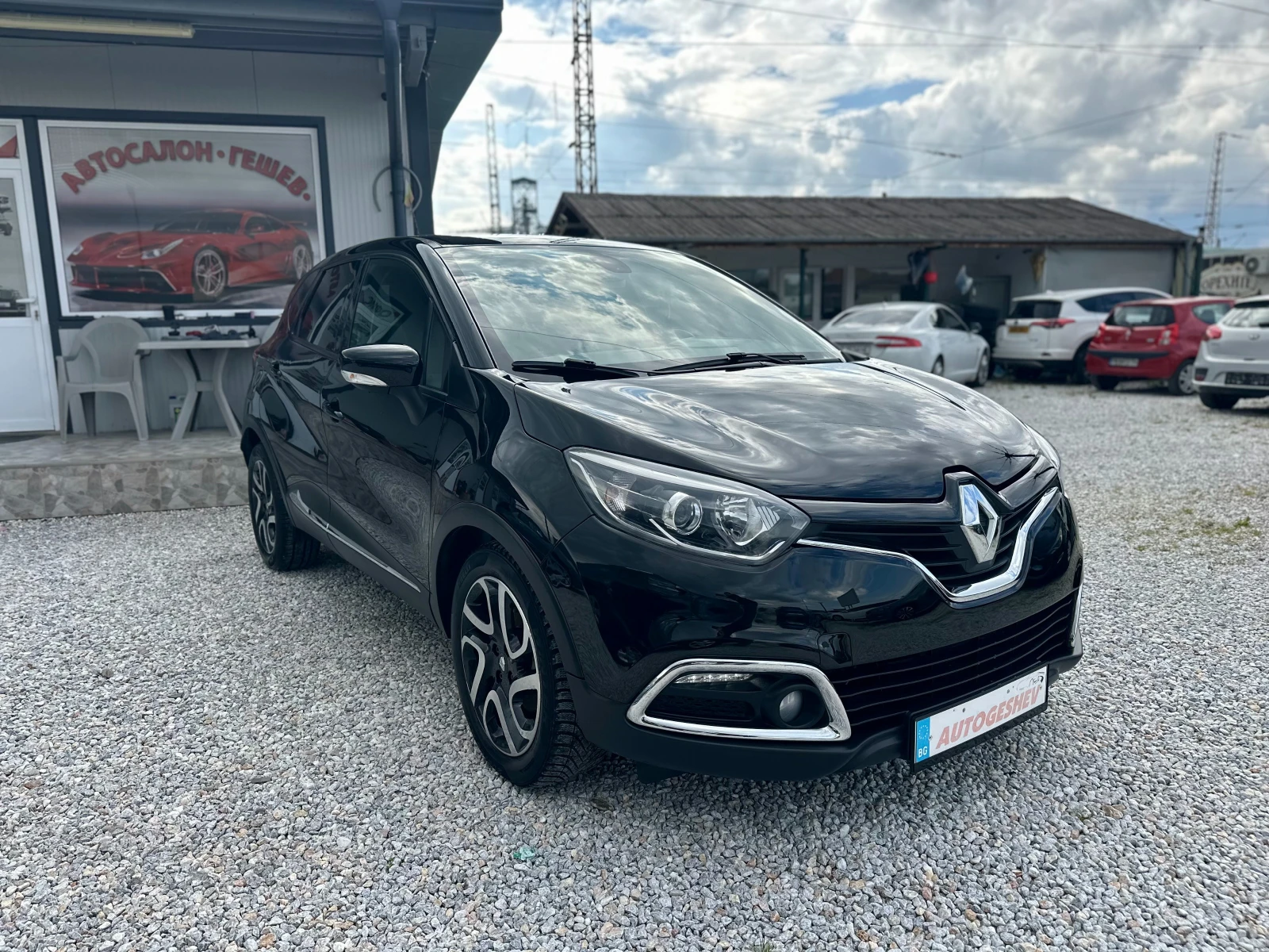 Renault Captur 1.5DCI* NAVI* KEYLESS* Камера* , снимка 7 - Автомобили и джипове - 54505654
