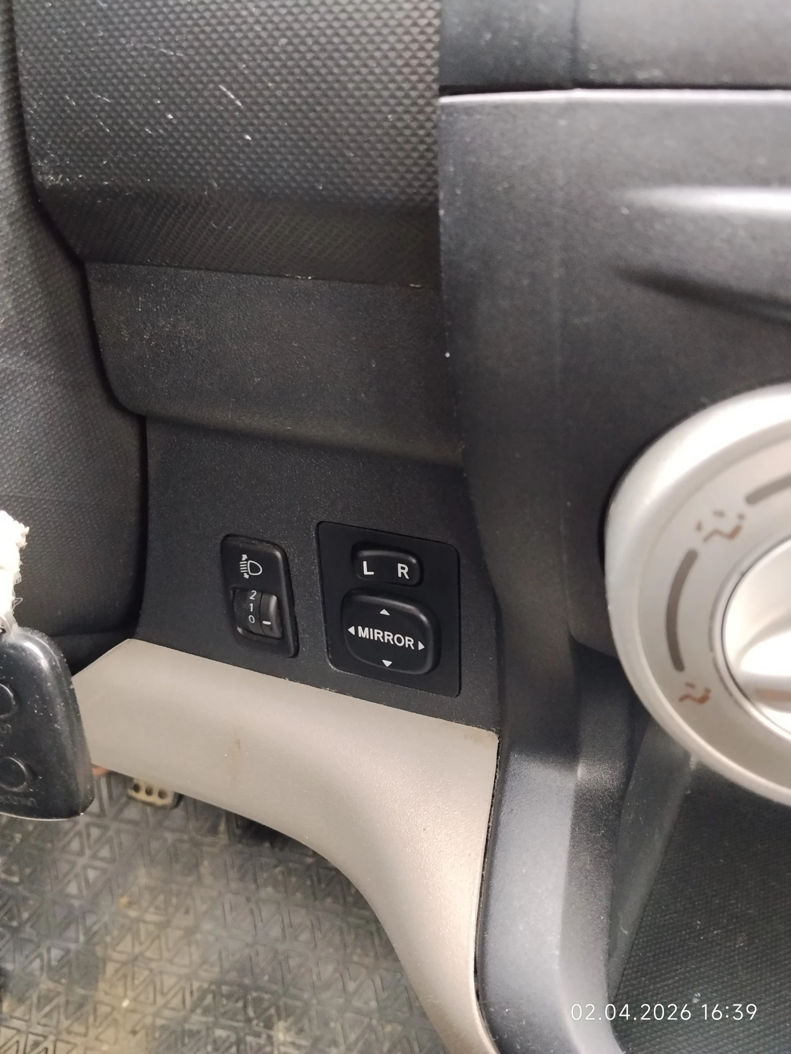 Daihatsu Sirion 1.0 бензин, снимка 7 - Автомобили и джипове - 54812418