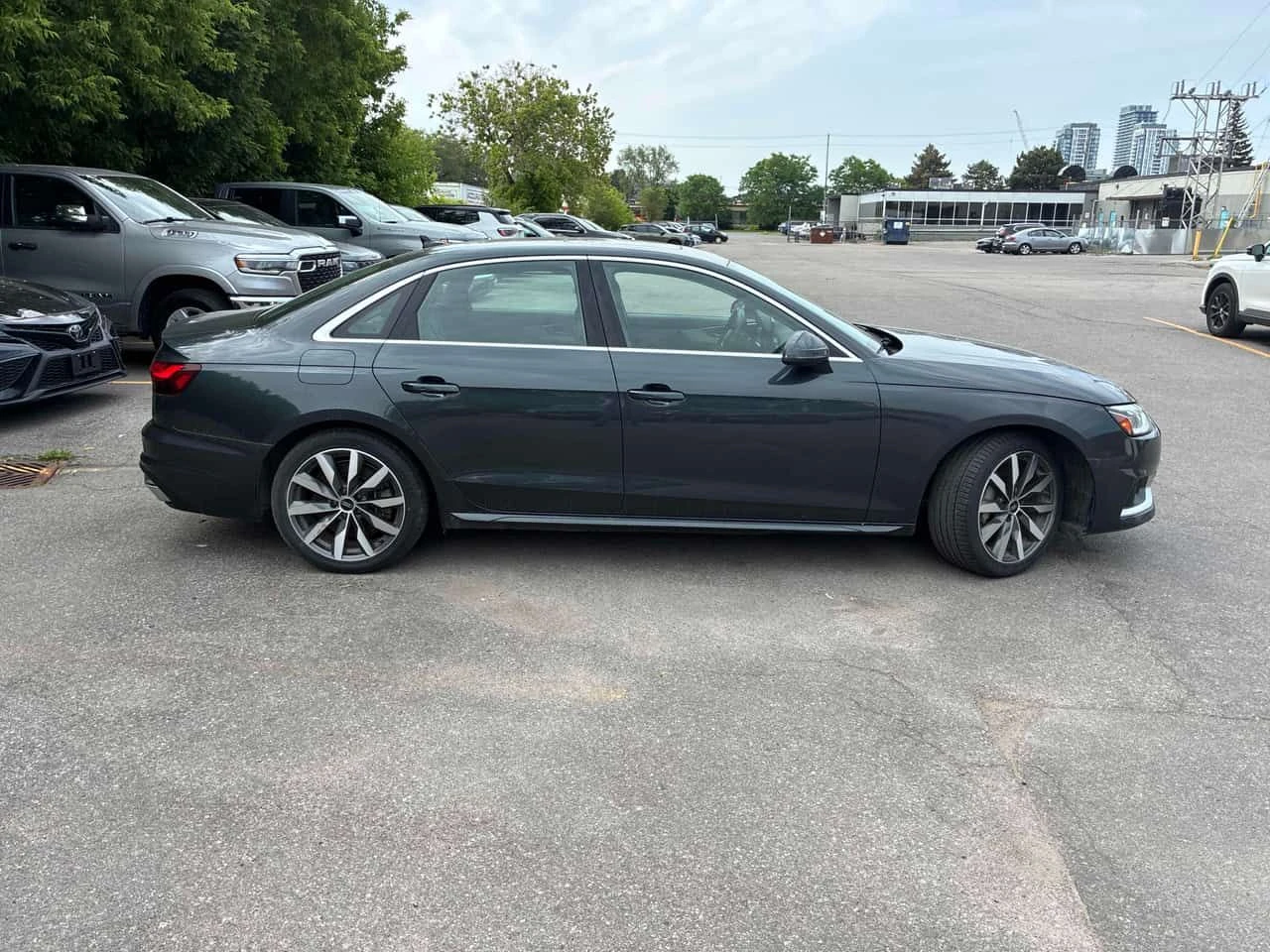 Audi A4 * Komfort * АВТОКРЕДИТ * ПРЕДСТАВИТЕЛСТВО, снимка 4 - Автомобили и джипове - 54909815