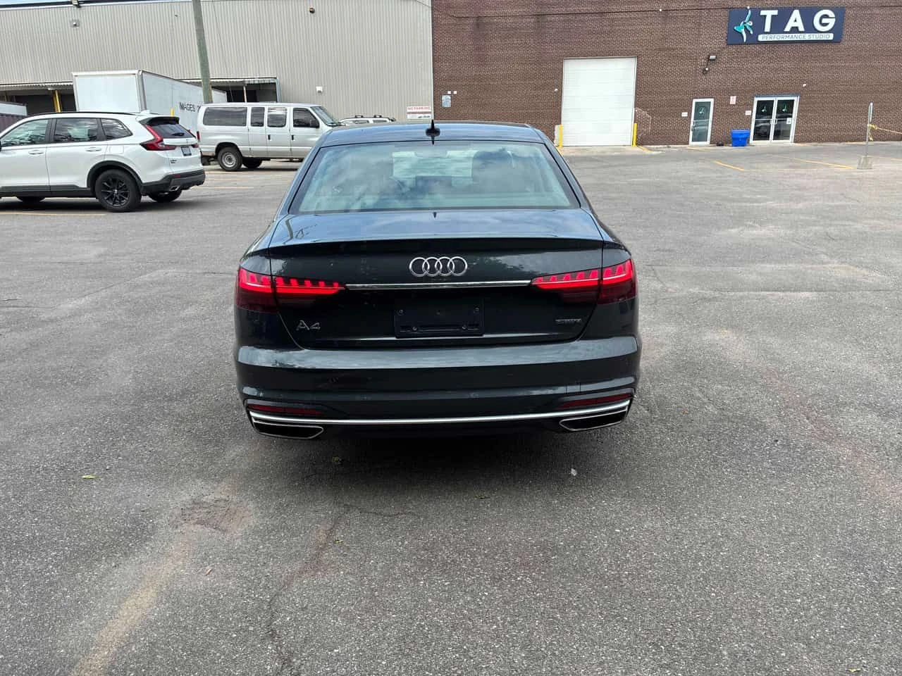 Audi A4 * Komfort * АВТОКРЕДИТ * ПРЕДСТАВИТЕЛСТВО, снимка 5 - Автомобили и джипове - 54909815