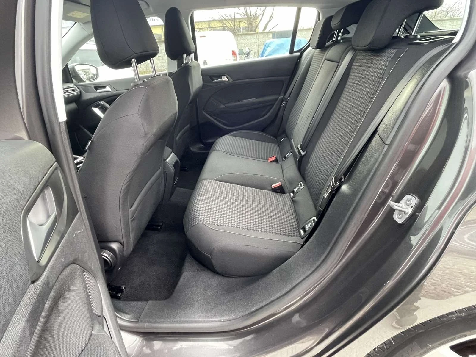Peugeot 308 1.6 e-HDI, снимка 7 - Автомобили и джипове - 54974734