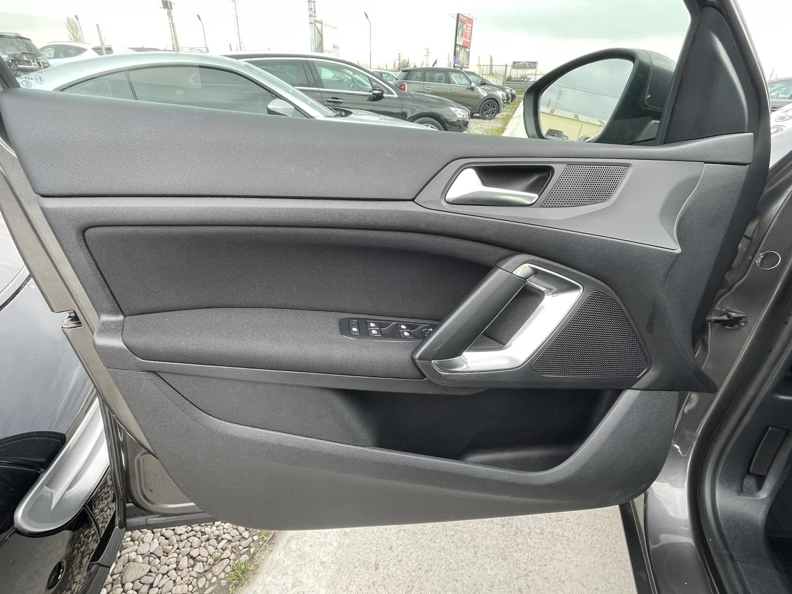 Peugeot 308 1.6 e-HDI, снимка 6 - Автомобили и джипове - 54974734