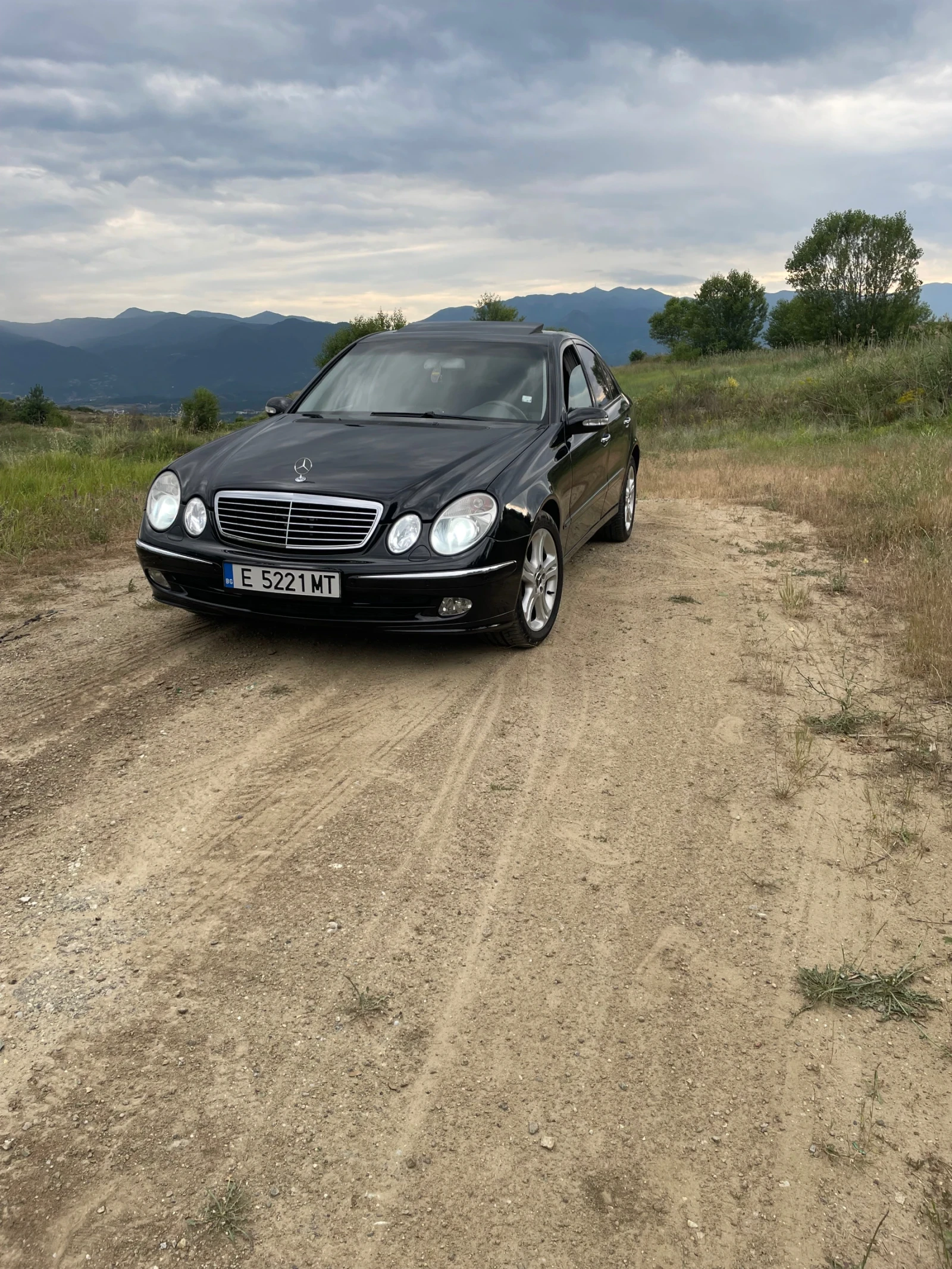 Mercedes-Benz E 270, снимка 5 - Автомобили и джипове - 55137218