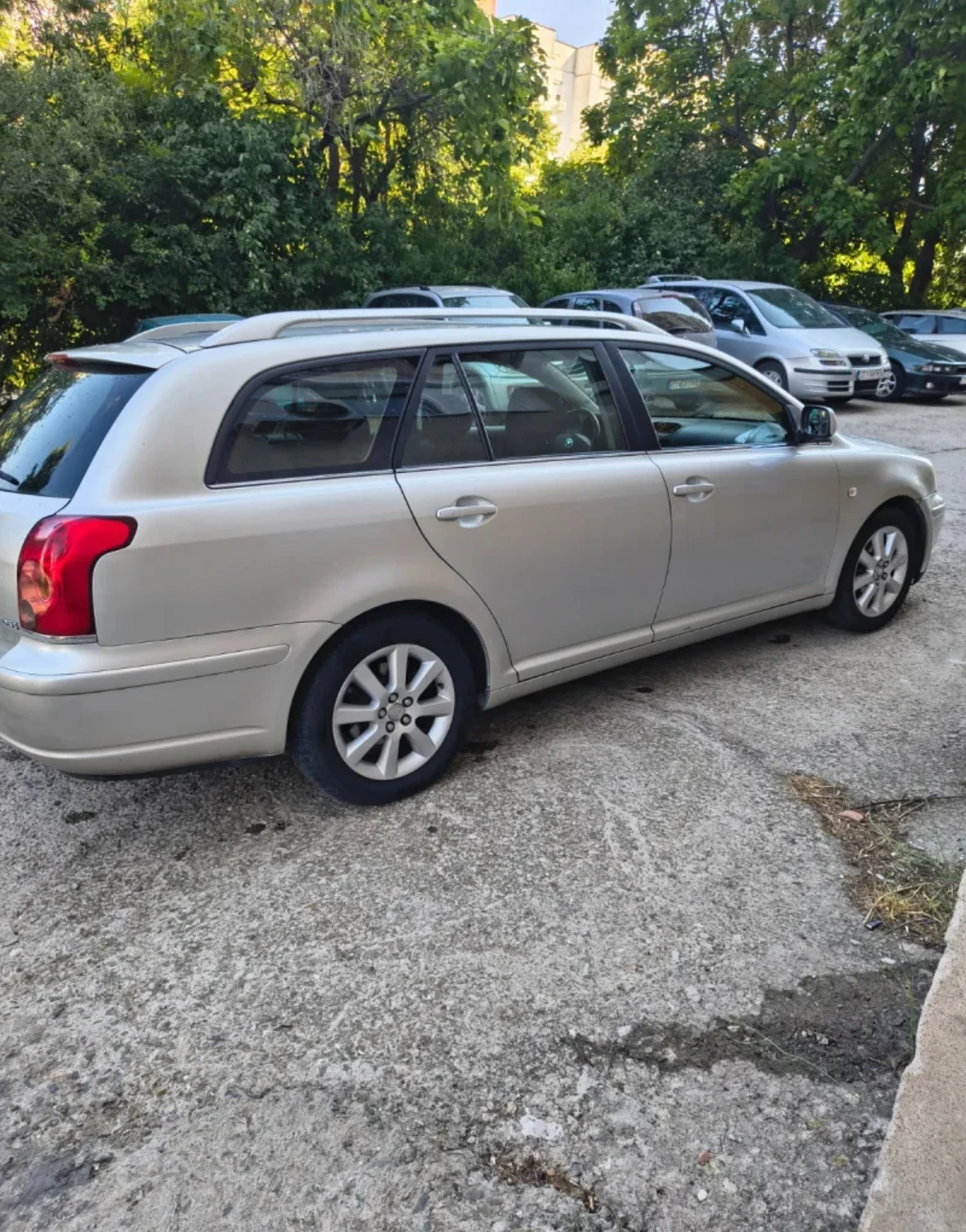 Toyota Avensis ГАЗ Бензин, снимка 4 - Автомобили и джипове - 55731062