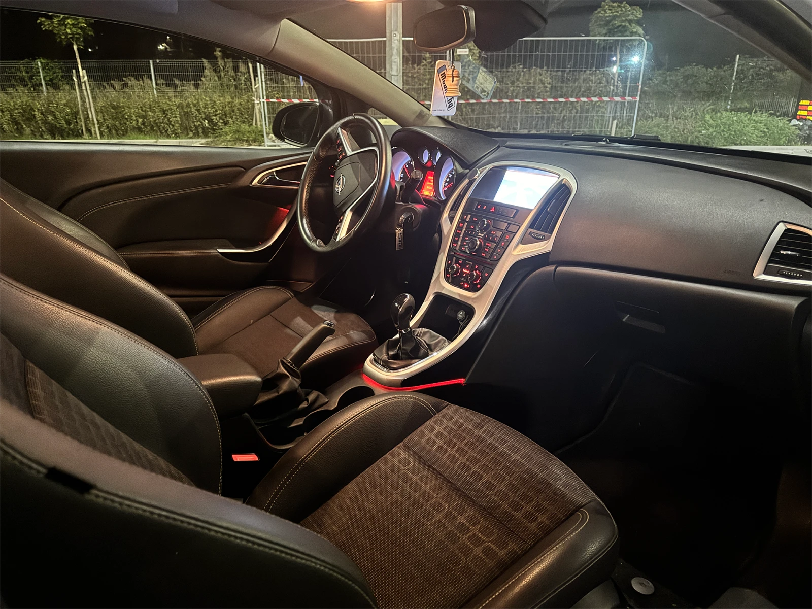 Opel Astra GTC 2.0 CDTI, снимка 4 - Автомобили и джипове - 56153314