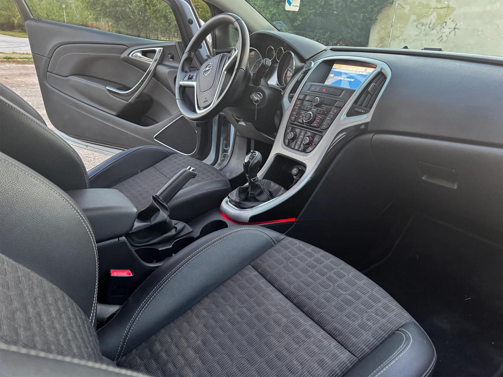 Opel Astra GTC 2.0 CDTI, снимка 13 - Автомобили и джипове - 56153314