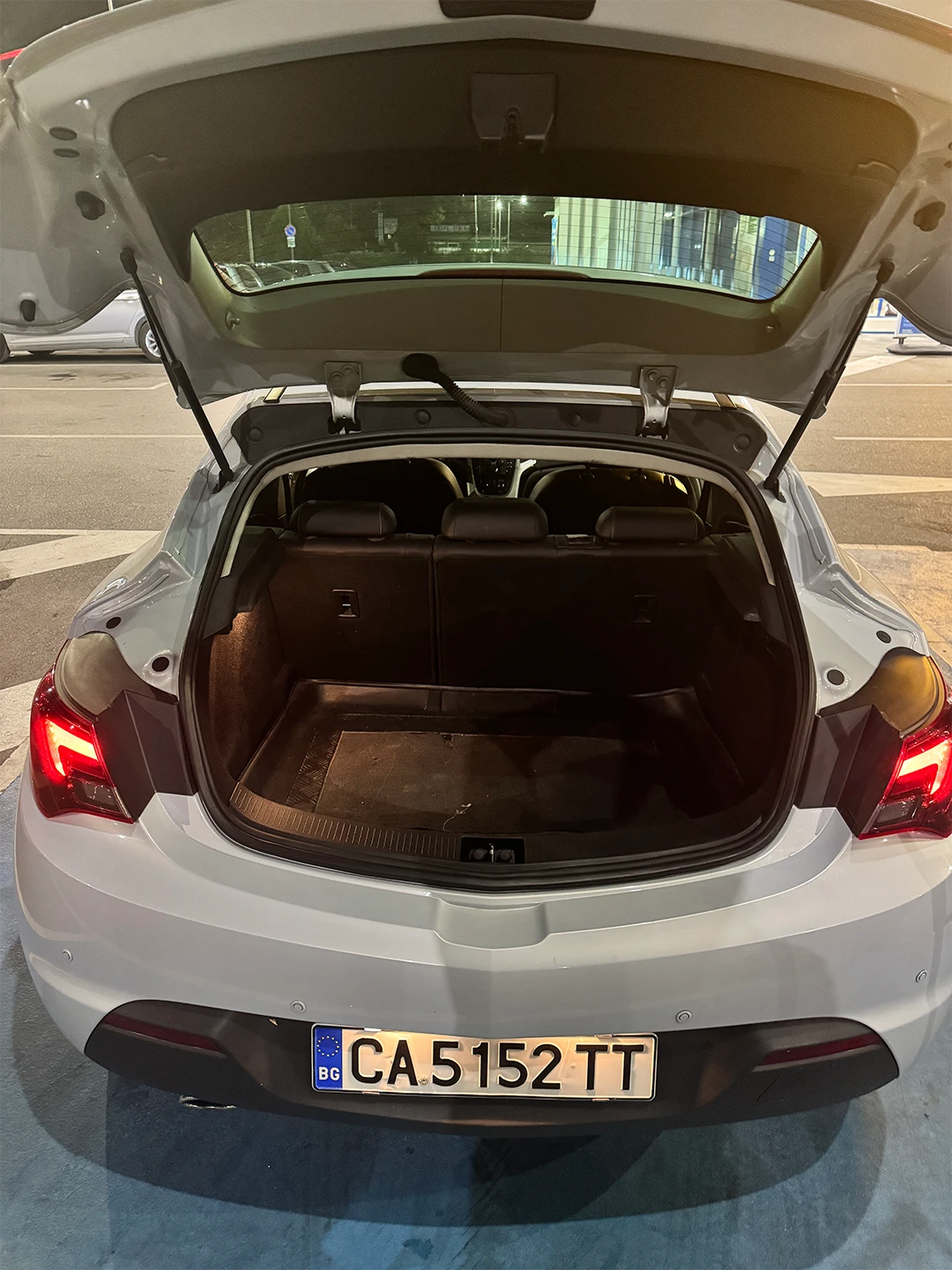 Opel Astra GTC 2.0 CDTI, снимка 16 - Автомобили и джипове - 56153314