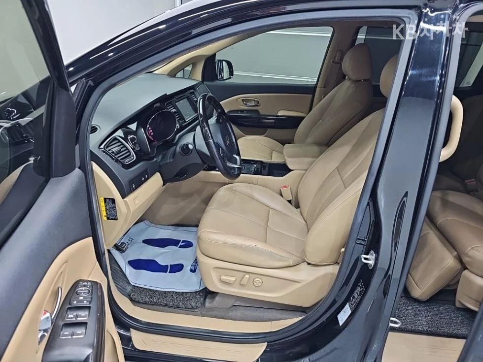 Kia Carnival LIMOUSINE VIP\ПРЕЗИДЕНТСКИ СЕДАЛКИ, снимка 11 - Автомобили и джипове - 56326870