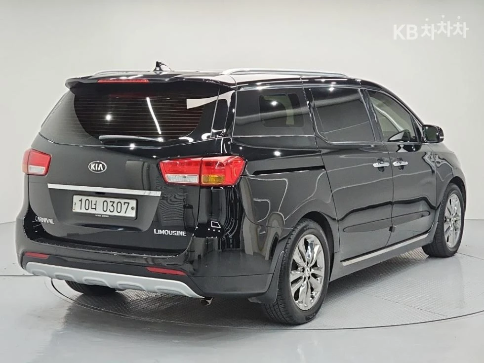 Kia Carnival LIMOUSINE VIP\ПРЕЗИДЕНТСКИ СЕДАЛКИ, снимка 4 - Автомобили и джипове - 56326870