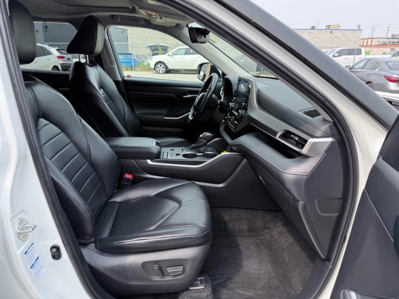 Toyota Highlander XLE AWD Leather/Sunroof/Rear Camera/8 Passe, снимка 9 - Автомобили и джипове - 53247025