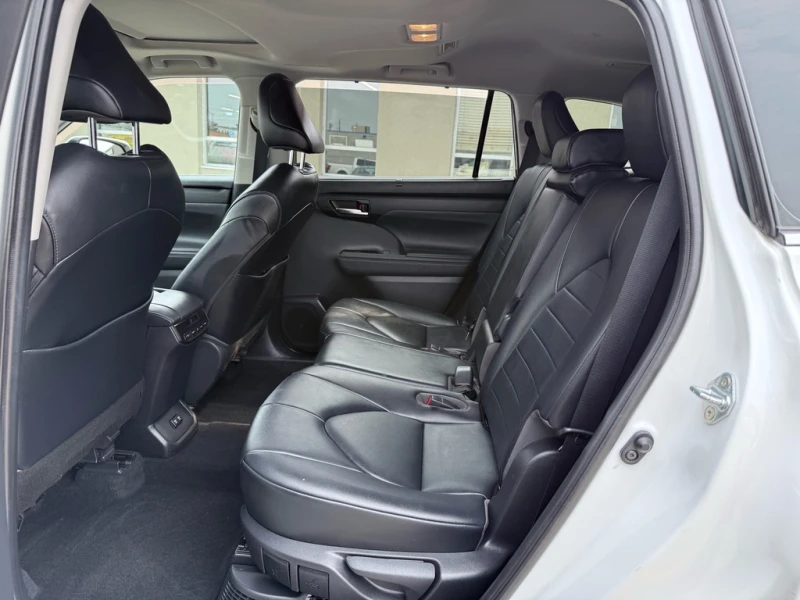 Toyota Highlander XLE AWD Leather/Sunroof/Rear Camera/8 Passe, снимка 16 - Автомобили и джипове - 53247025