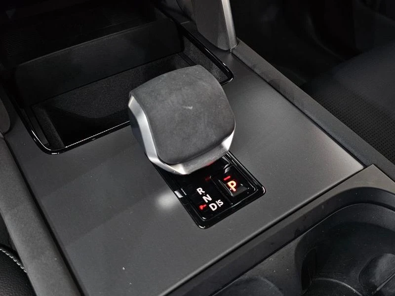 Land Rover Discovery Sport 2.0 Automatic, снимка 9 - Автомобили и джипове - 55931848