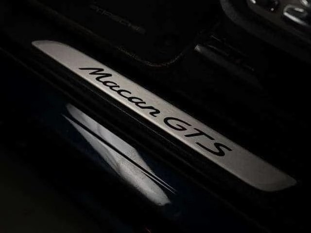 Porsche Macan * GTS| PREMIUM PLUS PKG| PANO* 20 IN* АВТОКРЕДИТ* , снимка 9 - Автомобили и джипове - 56297167