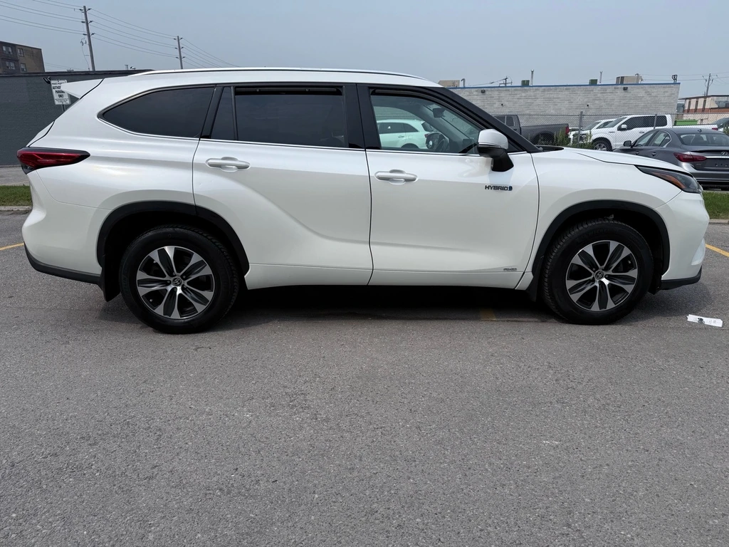 Toyota Highlander XLE AWD Leather/Sunroof/Rear Camera/8 Passe - изображение 4