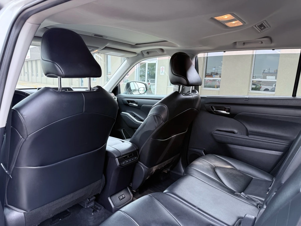 Toyota Highlander XLE AWD Leather/Sunroof/Rear Camera/8 Passe | Mobile.bg � ����������� 13