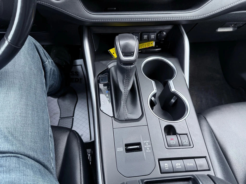 Toyota Highlander XLE AWD Leather/Sunroof/Rear Camera/8 Passe | Mobile.bg � ����������� 11