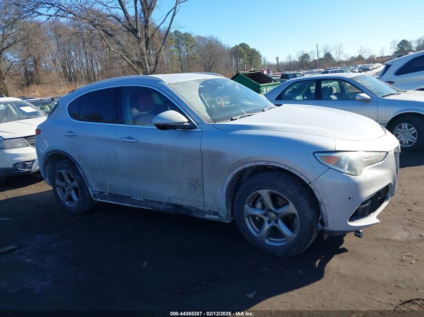 Alfa Romeo Stelvio 2.0l Awd, снимка 13 - Автомобили и джипове - 54116276