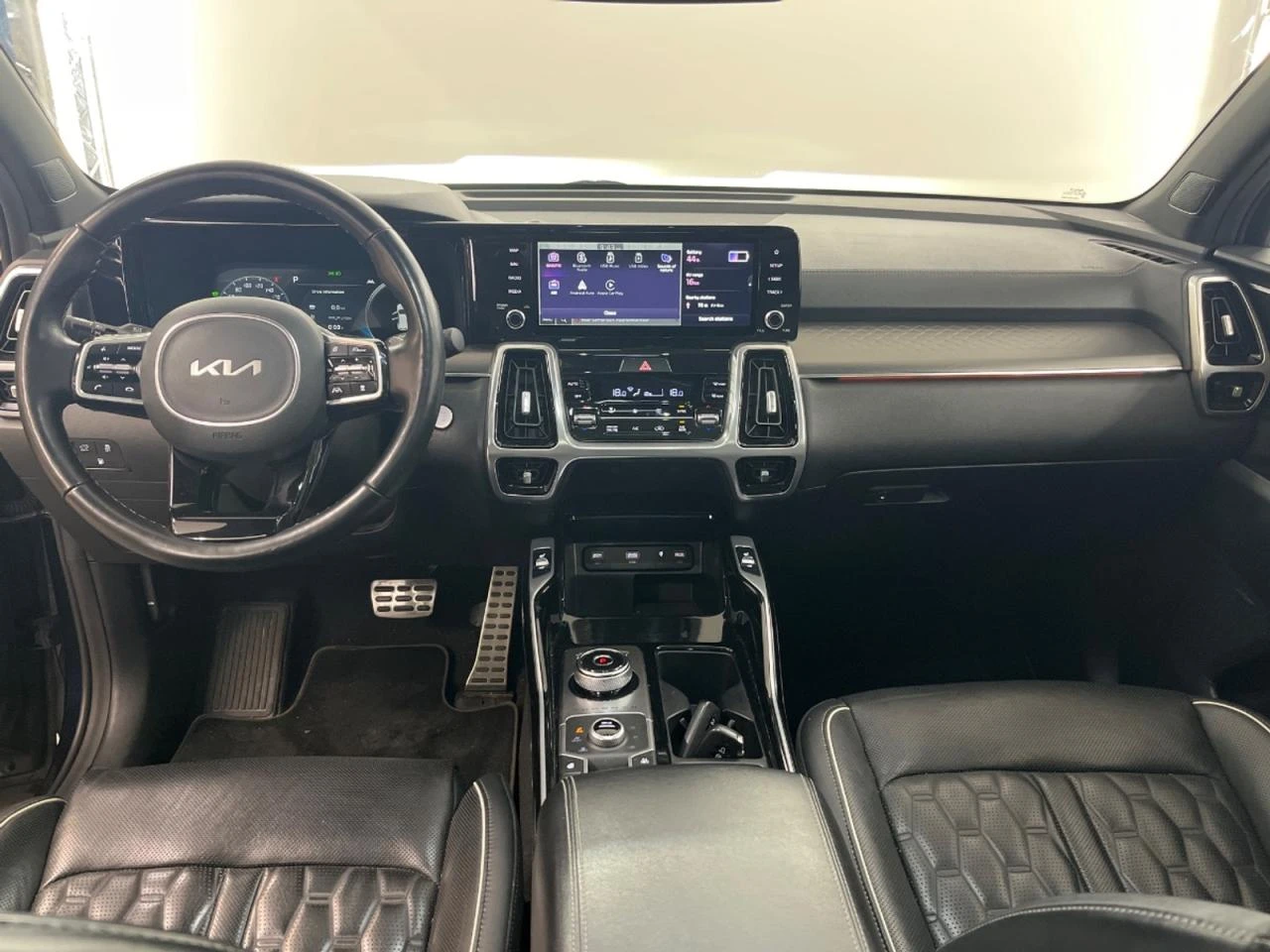 Kia Sorento  1.6 T-GDI Plug-In Hybrid Executive AWD PANO BOSE , снимка 2 - Автомобили и джипове - 54597594
