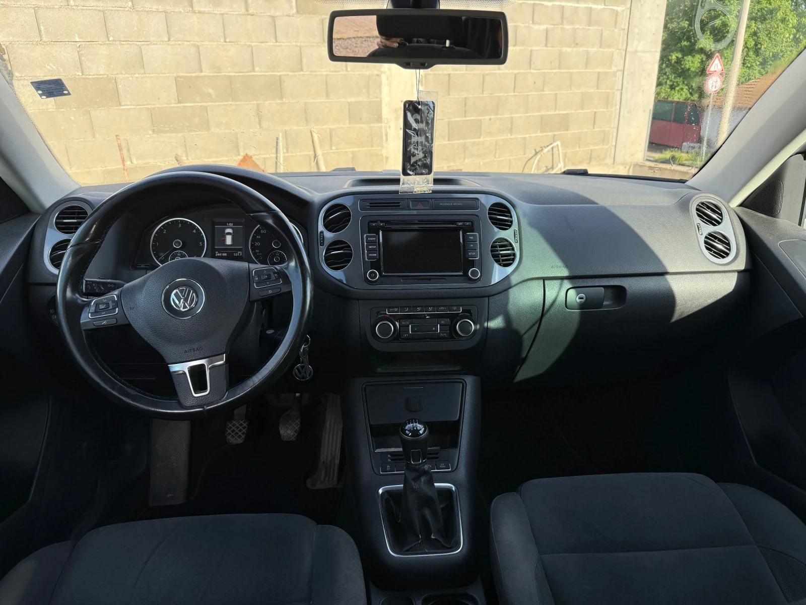 VW Tiguan 2.0 TDI 4 Motion, снимка 6 - Автомобили и джипове - 54748265