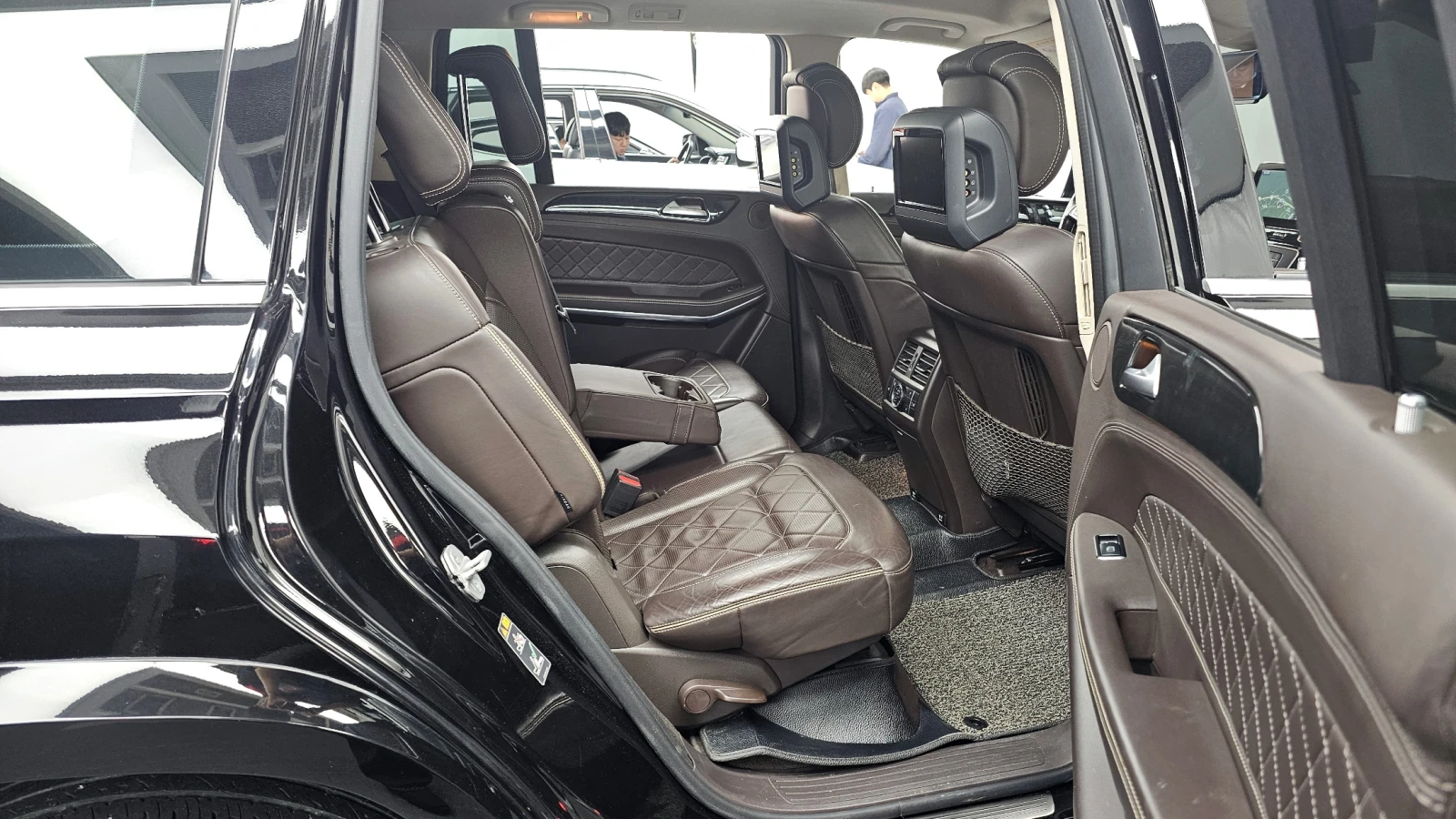 Mercedes-Benz GLS 500 AMG PK* DESIGNO* SOFT-CLOSE* 360* ОБДУХ* TV* HARMA, снимка 15 - Автомобили и джипове - 54749272