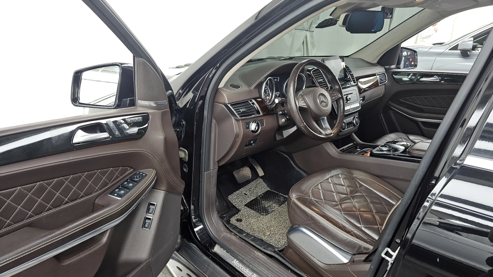 Mercedes-Benz GLS 500 AMG PK* DESIGNO* SOFT-CLOSE* 360* ОБДУХ* TV* HARMA, снимка 9 - Автомобили и джипове - 54749272