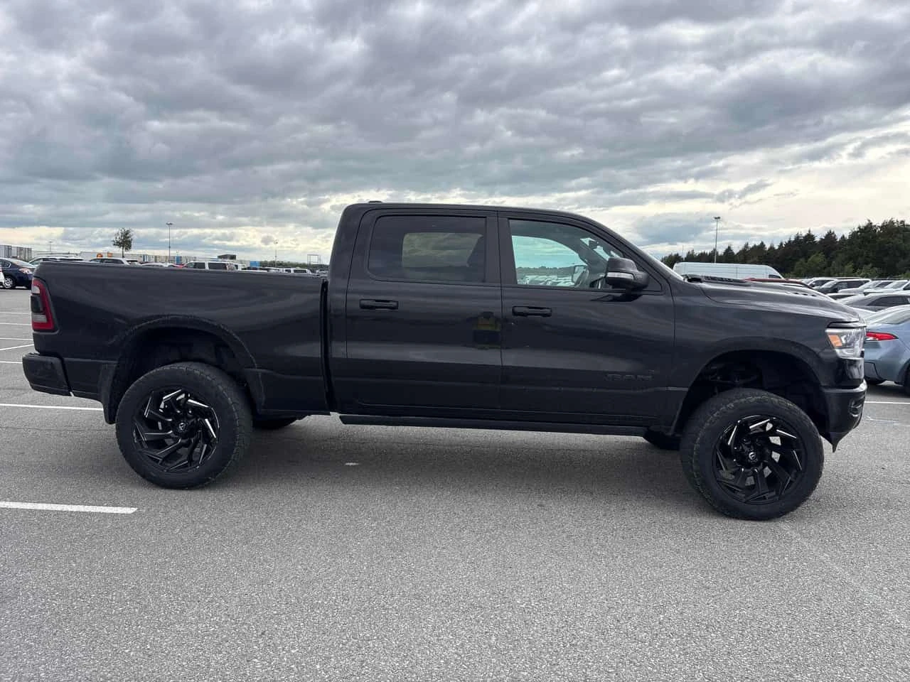 Dodge RAM 1500 * Sport * CARFAX * БЕЗ ПЪРВОНАЧАЛНА ВНОСКА, снимка 3 - Автомобили и джипове - 54787349