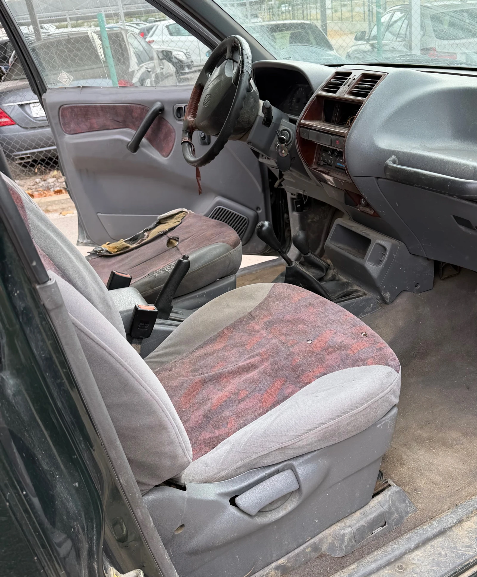 Nissan Terrano 2.7 TDI, снимка 11 - Автомобили и джипове - 56118852
