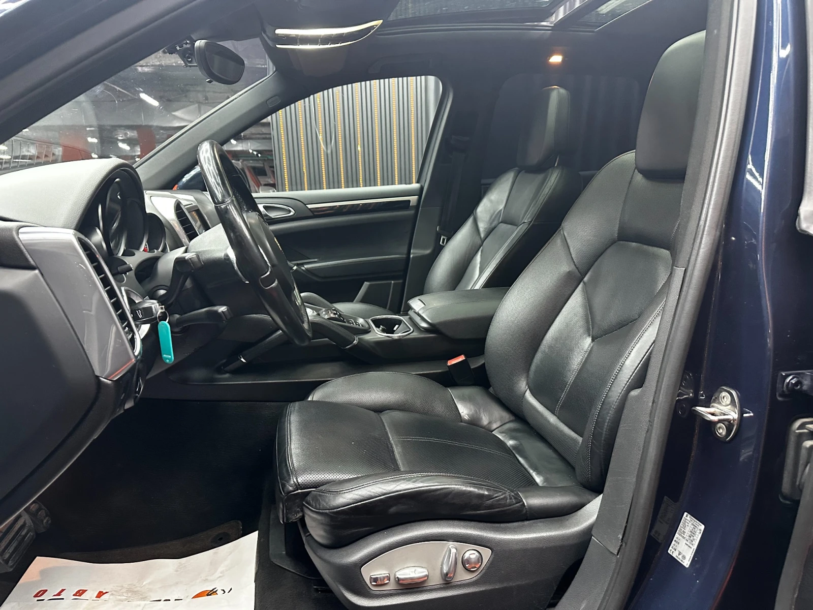 Porsche Cayenne 3.0 TDI 245 к.с. / Панорама / Кожа / 21, снимка 8 - Автомобили и джипове - 56182344