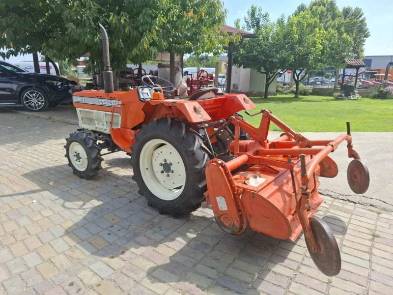 Трактор Kubota L1- 2002, снимка 4 - Селскостопанска техника - 51364764