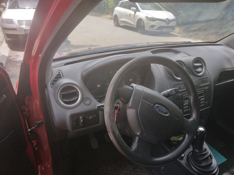 Ford Fiesta 1.3, снимка 9 - Автомобили и джипове - 46415276