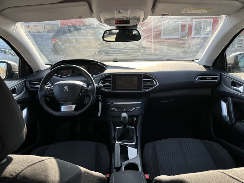 Peugeot 308 1.2i КАТО НОВА, снимка 11 - Автомобили и джипове - 48757458