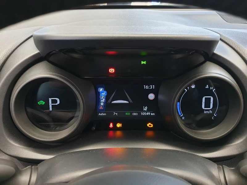 Toyota Yaris Cross COMFORT/116HP/CAM/NAVI/LED/L.ASSIST/CARPLAY/233g, снимка 11 - Автомобили и джипове - 51532323